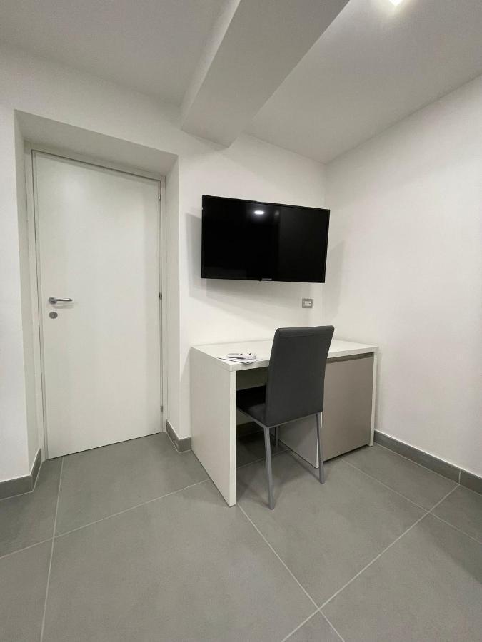 3 Rooms Chiaia เนเปิลส์ ภายนอก รูปภาพ